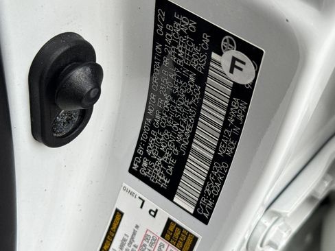 Used 2022 Toyota Corolla SE w/ SE Preferred Package image 19