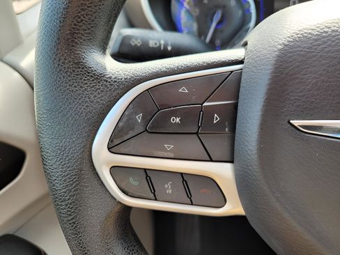 Used 2019 Chrysler Pacifica Touring Plus image 12