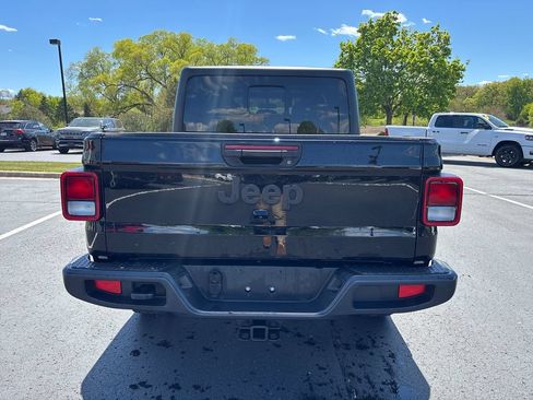 Used 2022 Jeep Gladiator Sport AWD/4WD image 13