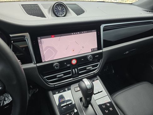 Certified 2024 Porsche Macan S image 39