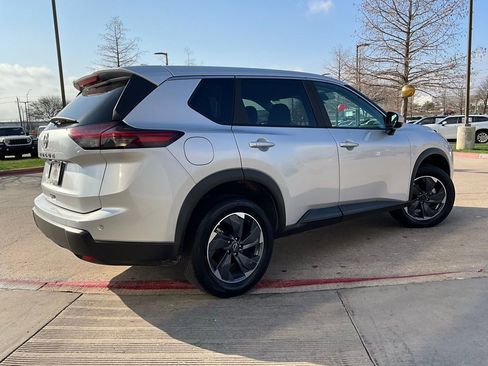 Used 2025 Nissan Rogue SV image 6