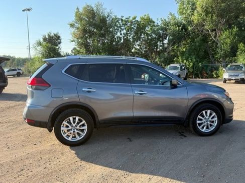 Used 2017 Nissan Rogue SV AWD/4WD image 6