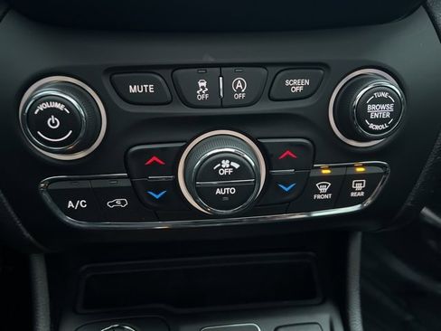 Used 2021 Jeep Cherokee Trailhawk w/ Sun, Sound & Nav Group image 14