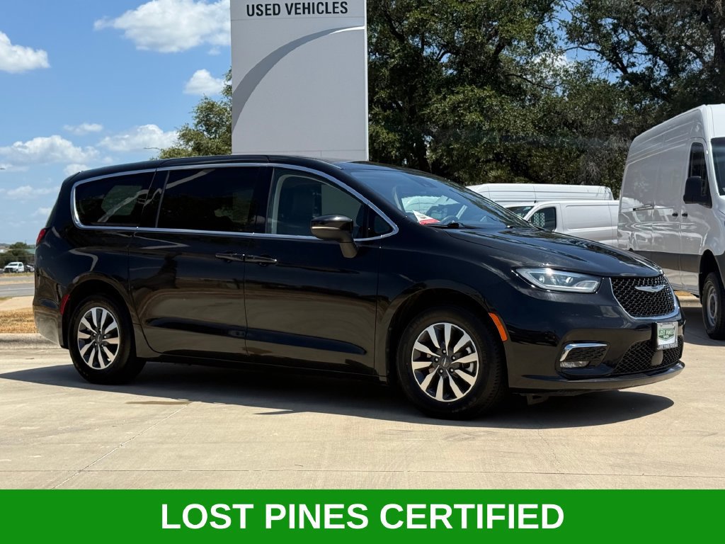 Used 2023 Chrysler Pacifica Touring-L FWD image 6