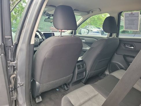 Used 2025 Nissan Rogue SV FWD image 9