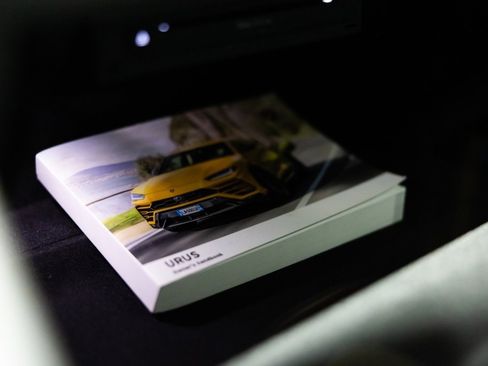 Used 2020 Lamborghini Urus image 37