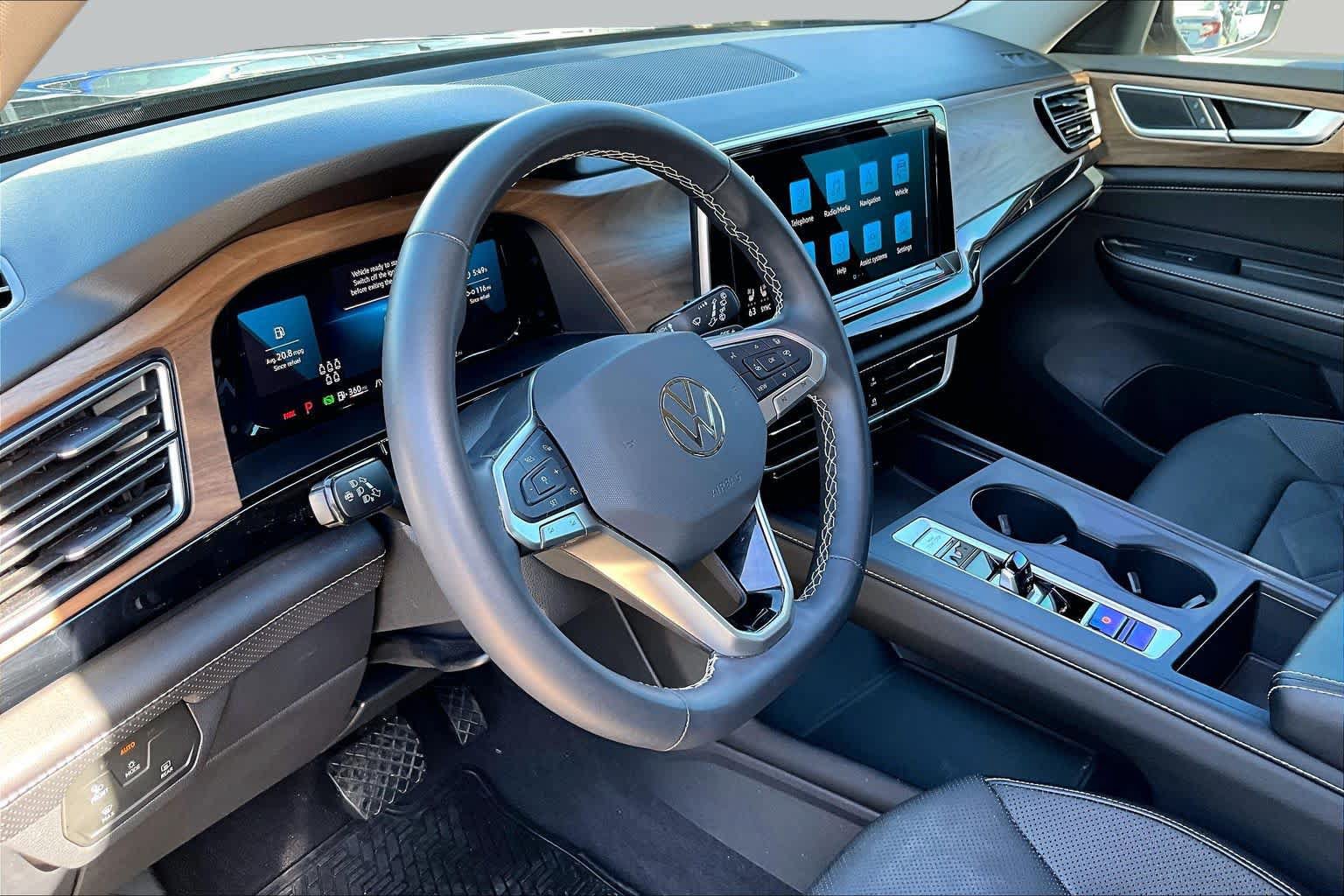 Used 2024 Volkswagen Atlas SE FWD image 17