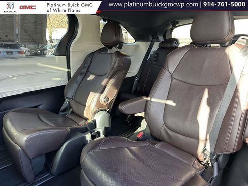 Used 2022 Toyota Sienna Platinum image 20