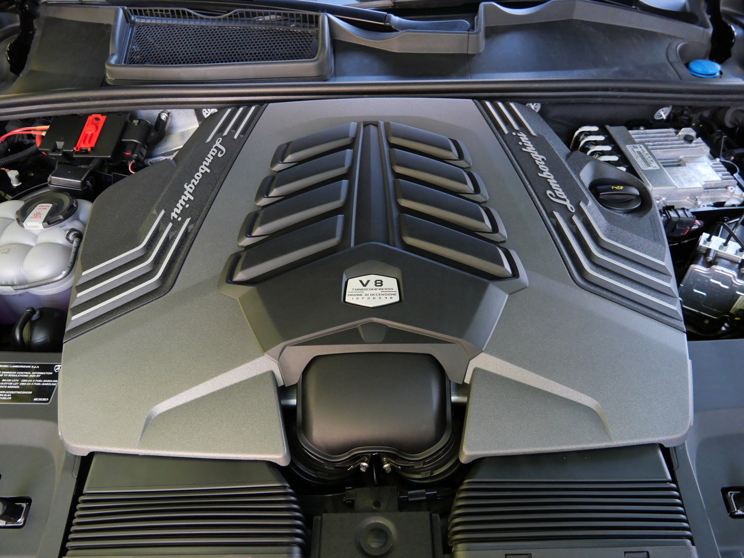 Used 2024 Lamborghini Urus Performante AWD/4WD image 23