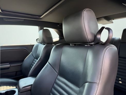 Used 2010 Dodge Challenger R/T RWD image 10