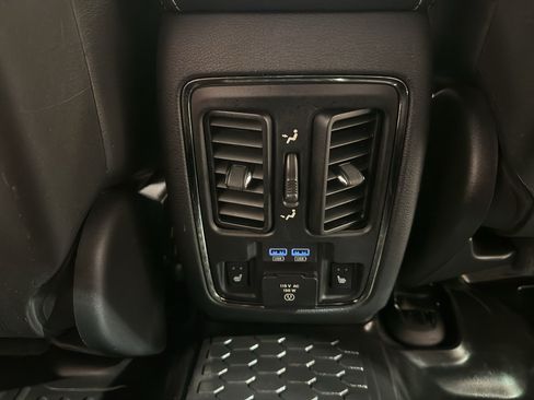 Used 2018 Dodge Durango SRT w/ SRT Interior Appearance Group AWD/4WD image 29