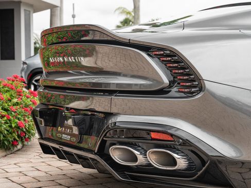 Used 2025 Aston Martin Vanquish RWD image 19
