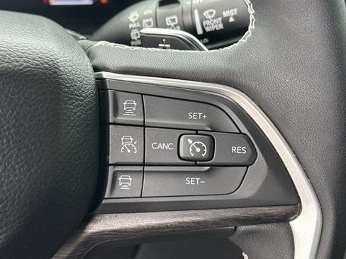 Used 2025 Jeep Grand Cherokee Limited AWD/4WD image 30