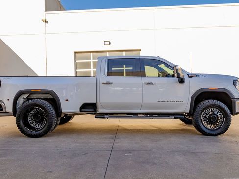 Used 2024 GMC Sierra 3500 SLT image 11