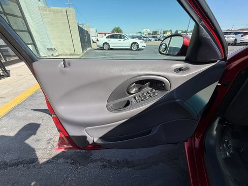 Used 1999 Ford Taurus SE FWD image 11