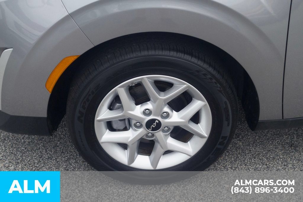 Used 2025 Kia Soul LX FWD image 12