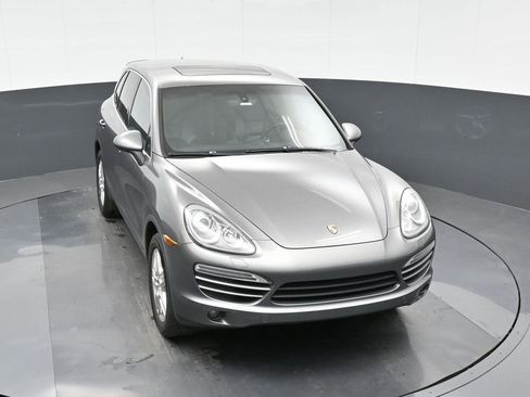 Used 2014 Porsche Cayenne image 32