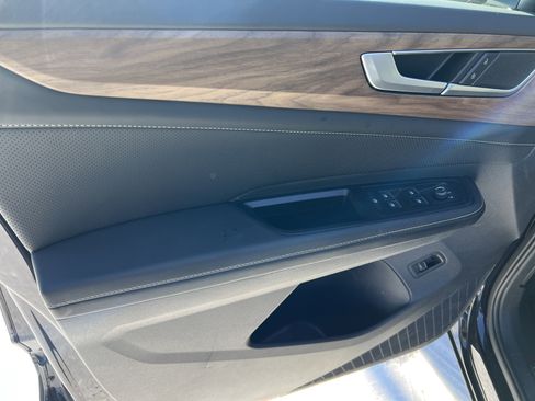 Used 2025 Volkswagen Atlas SE w/ Black Wheel Package image 13