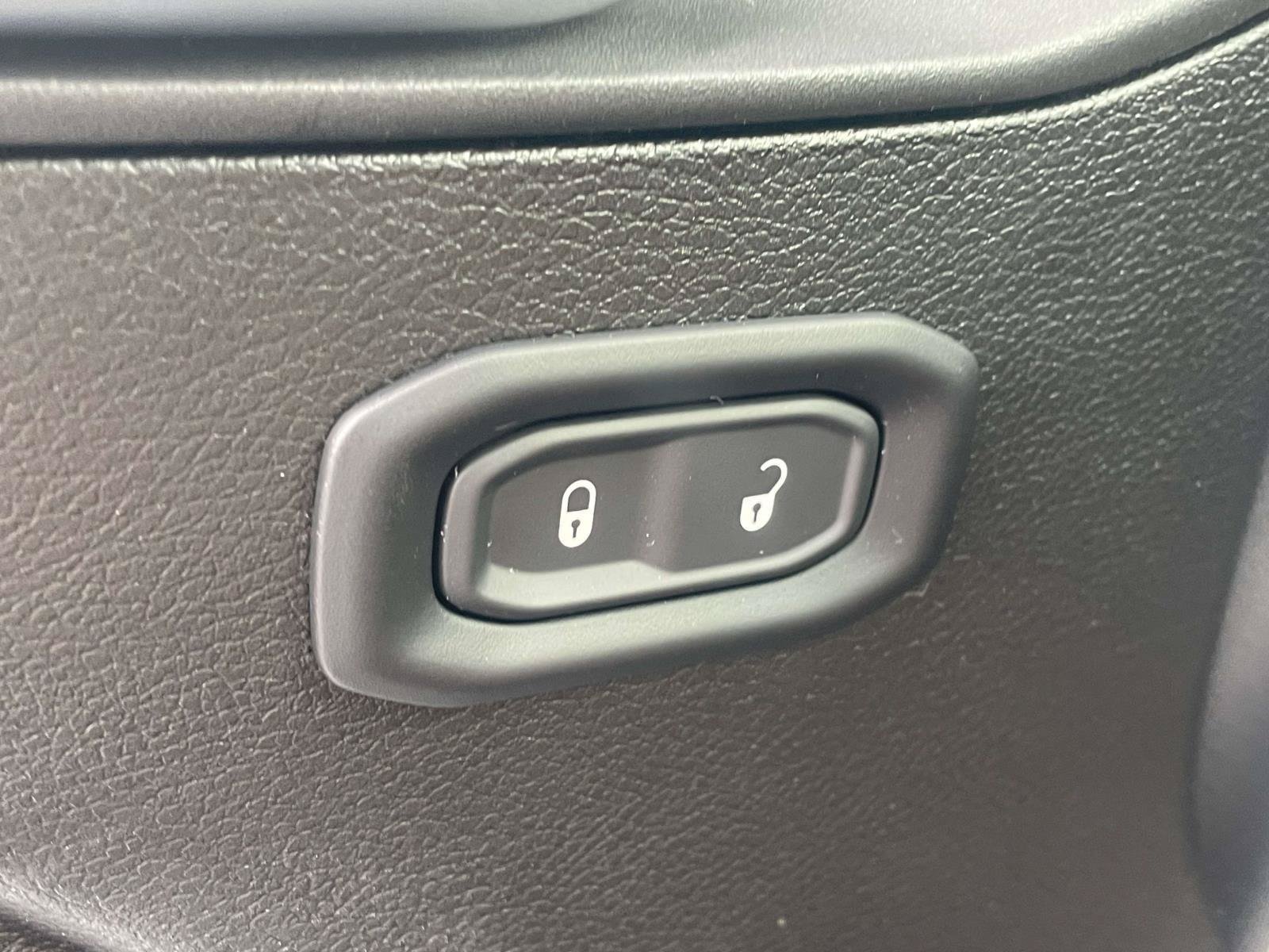Used 2025 Jeep Gladiator Sport AWD/4WD image 25