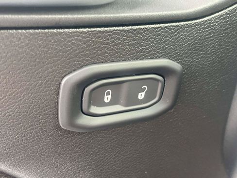 Used 2025 Jeep Gladiator Sport AWD/4WD image 25