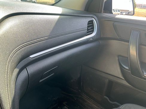 Used 2017 Chevrolet Traverse LT w/ Style and Technology Package image 14