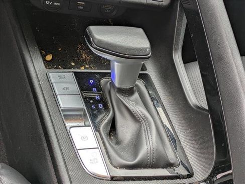 Used 2023 Hyundai Elantra Limited image 13