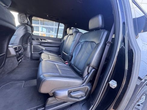 Used 2023 Jeep Wagoneer L Series II image 23