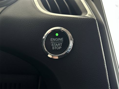 Used 2024 Ford Edge Titanium image 31