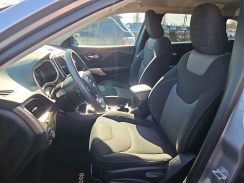 Used 2018 Jeep Cherokee Latitude image 21