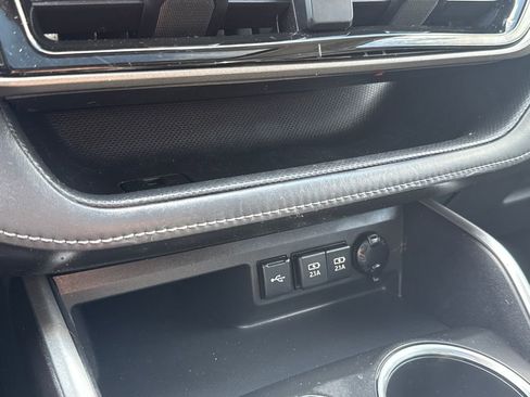 Used 2021 Toyota Highlander XLE AWD/4WD image 28
