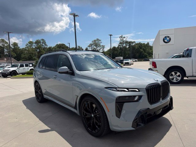 Used 2026 BMW X7 xDrive40i w/ M Sport Package AWD/4WD image 4