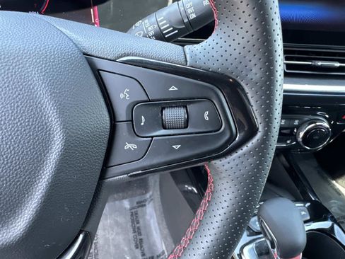 Used 2024 Chevrolet Trax RS w/ Sunroof Package image 30