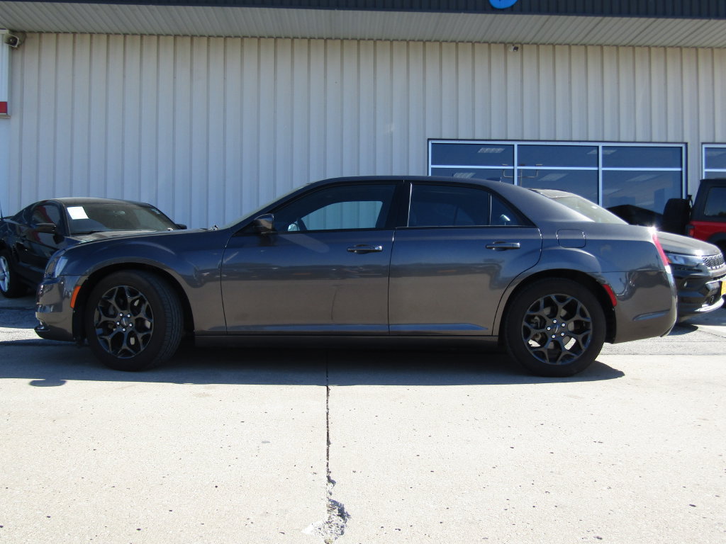 Used 2019 Chrysler 300 S AWD/4WD image 11