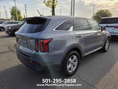 Used 2023 Kia Sorento LX FWD image 10