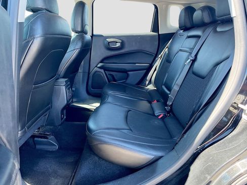 Used 2018 Jeep Compass Latitude FWD image 22