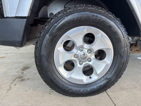 Used 2014 Jeep Wrangler Sahara w/ Dual Top Group image 29