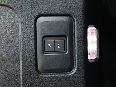 Used 2023 Land Rover Defender 90 X AWD/4WD image 36
