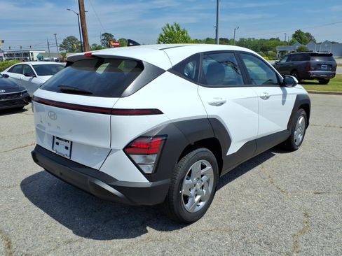 New 2026 Hyundai Kona SE FWD image 3