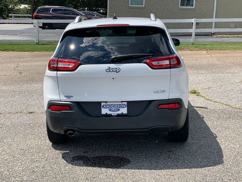 Used 2016 Jeep Cherokee Latitude FWD image 6