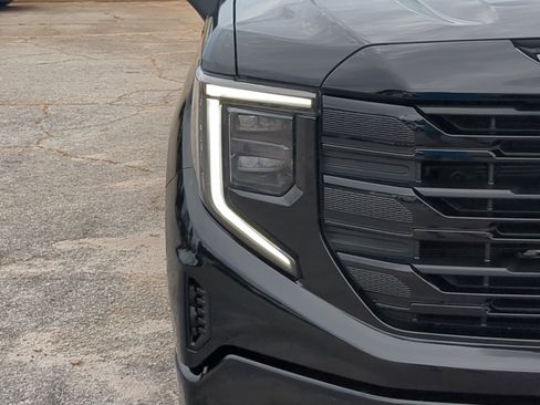 Used 2025 GMC Sierra 1500 Elevation AWD/4WD image 8