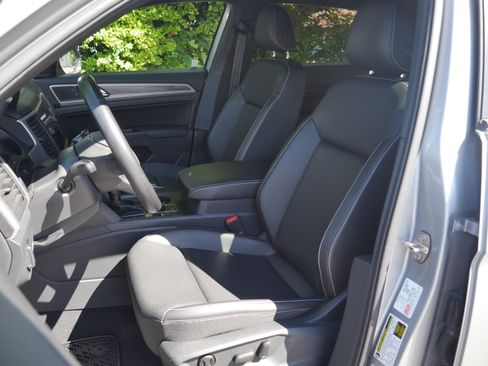 Used 2020 Volkswagen Atlas Cross Sport SE w/ Panoramic Sunroof Package AWD/4WD image 35