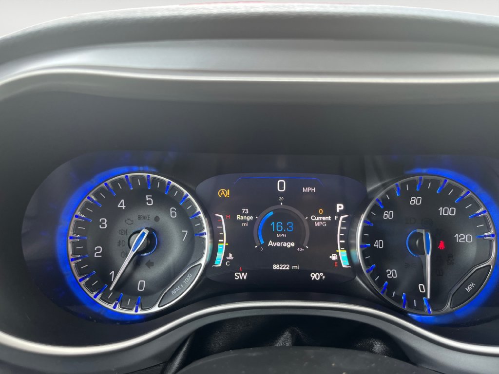 Used 2021 Chrysler Pacifica Touring w/ S Appearance Package FWD image 18