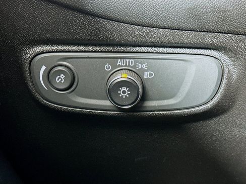 Used 2019 Chevrolet Equinox LT FWD image 10