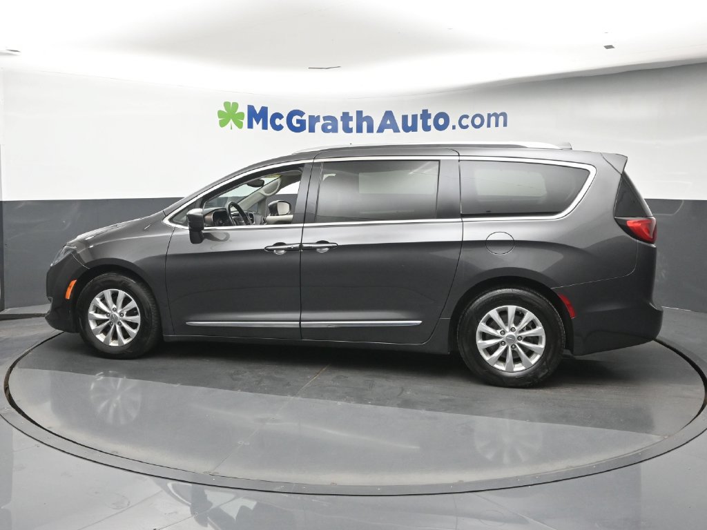 Used 2018 Chrysler Pacifica Touring-L Plus FWD image 25