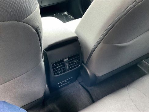 Used 2022 Toyota Corolla Cross LE w/ Moonroof Package image 32