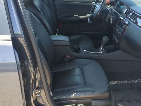 Used 2009 Chevrolet Impala LT w/ Luxury Edition Package FWD image 21