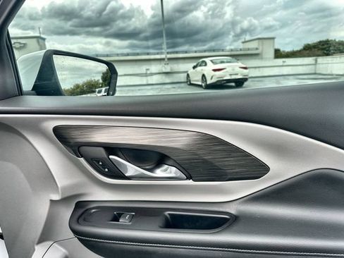 Used 2024 GMC Terrain SLE image 29