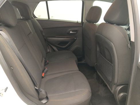 Used 2020 Chevrolet Trax LS AWD/4WD image 19