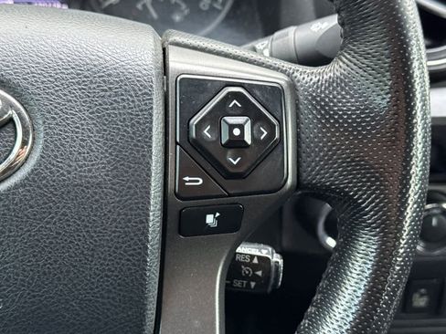 Used 2016 Toyota Tacoma TRD Sport image 27