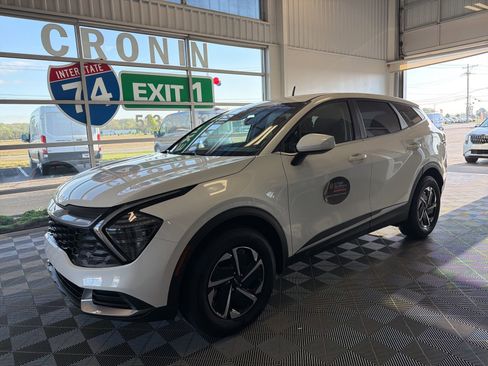 Used 2025 Kia Sportage LX AWD/4WD image 3